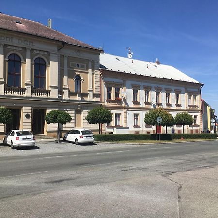 شقة Apartman Na Namesti Opočno المظهر الخارجي الصورة